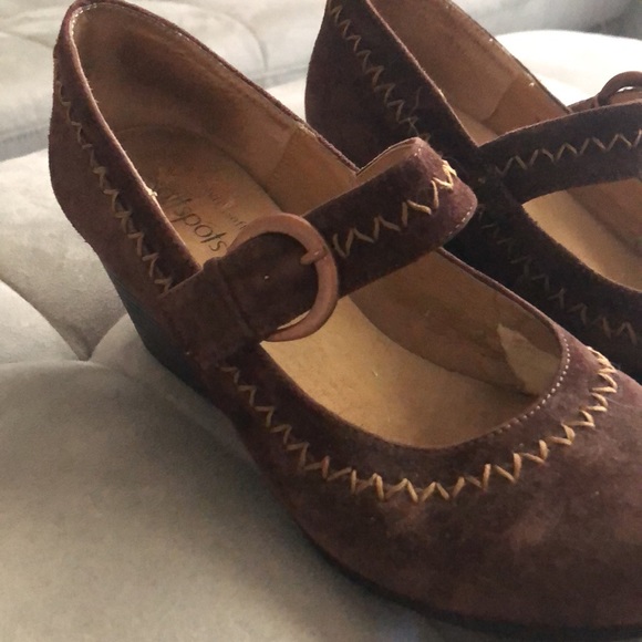 SOFTSPOTS Women's Brown Suede Mary Jane Heel 7M - Picture 3 of 6